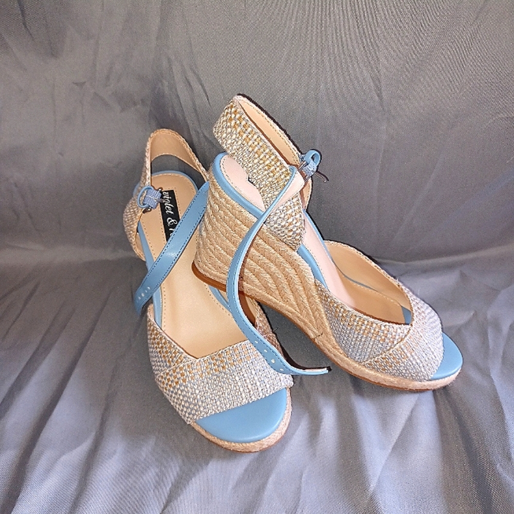 Violet & Red Micah Textured Wedge, Light Blue, size 6.5 Medium
